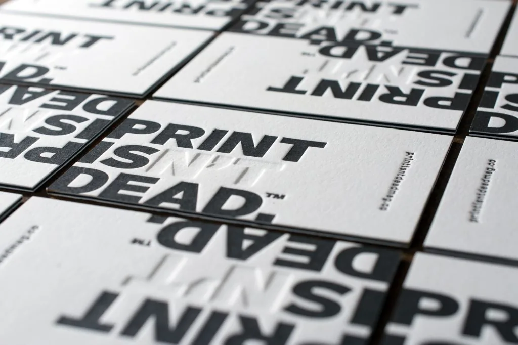 Visitenkarten für People of Print in London. Verwendet haben wir von Metapaper das Multiloft Cover 650g/m2 plus doppelten Insert Bogen von 540g/m2 in schwarz.