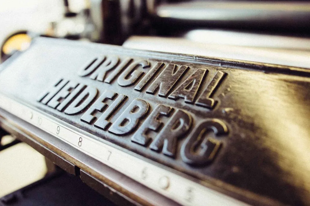 Produktion von authentischen Druckprodukten auf dem „Original Heidelberger Tiegel“.