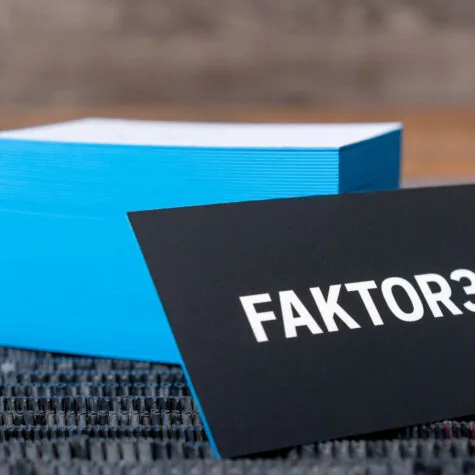 Der Farbschnitt ist eine Schnittverzierung mit farbigen Kanten und eine alte und traditionelle Buchbinderkunst. Was ist ein Farbschnitt?