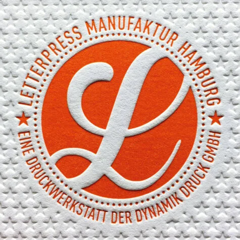 Wir sind Printfreaks und leben sowie lieben den Letterpress und die handwerklichen Veredelungsarten. Moin Moin und herzlich willkommen